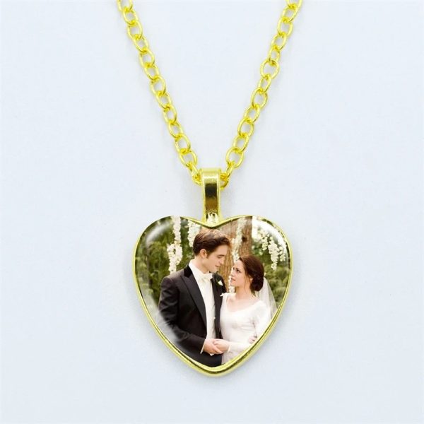 Twilight movie vampire necklace with glass heart pendant featuring Bella and Edward