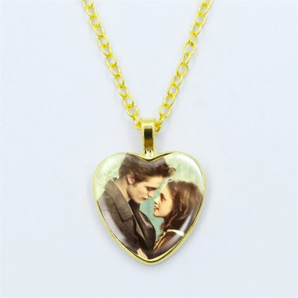 Twilight movie vampire necklace with glass heart pendant featuring Bella and Edward