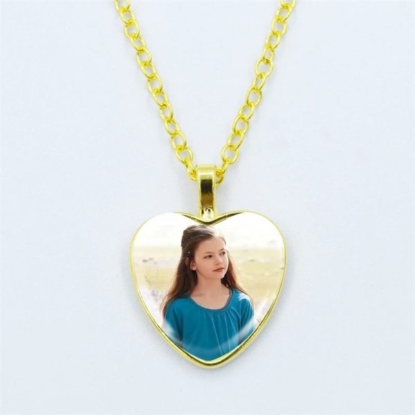 Twilight movie vampire necklace with glass heart pendant featuring Bella and Edward