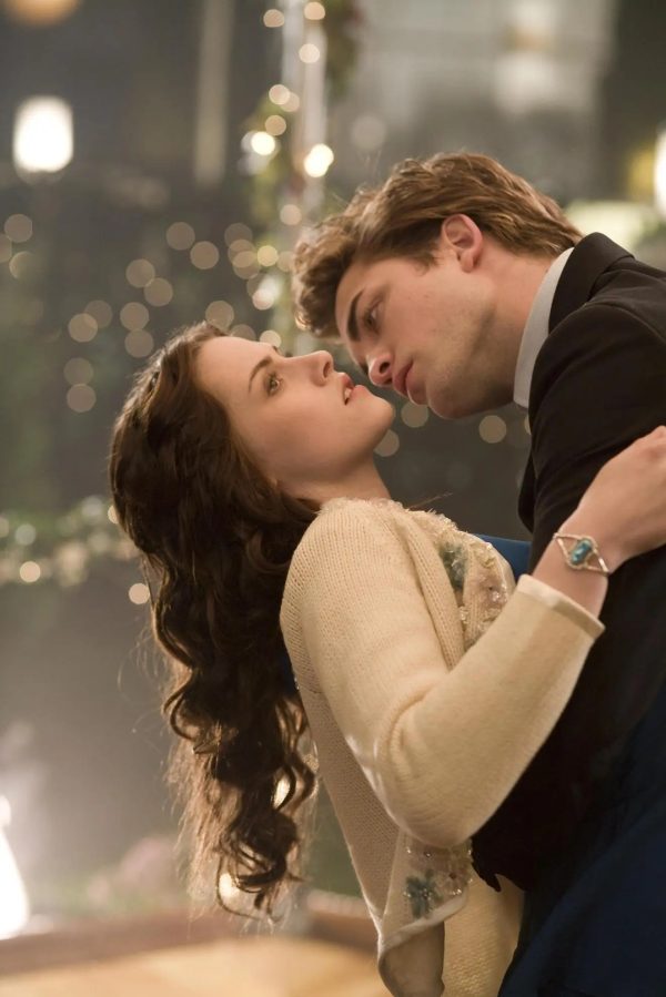 Twilight Movie Poster featuring Edward and Bella - Canvas Wall Art Print for Home, Bar, Cafe Decor